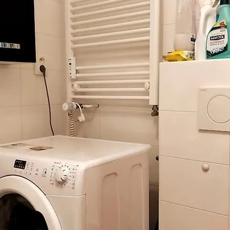 Homestay Parking Free One With Netflix In Shared Flat With A Woman In Next And Shared Bathroom And Kitchen No Invoice Prague