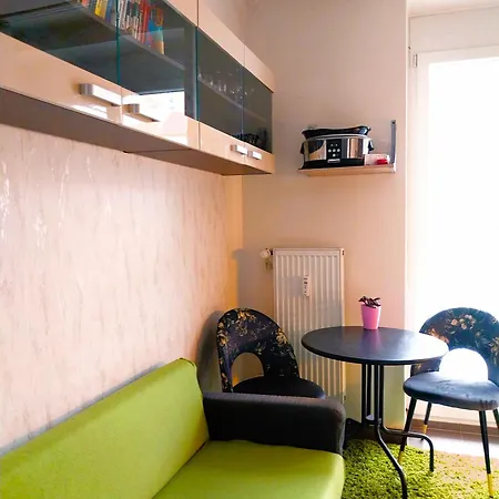 Parking Free One With Netflix In Shared Flat With A Woman In Next And Shared Bathroom And Kitchen No Invoice Habitación en casa particular *